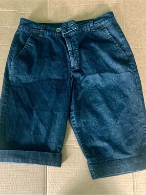 Bandolino Dark Wash Denim Bermuda / Jort Shorts